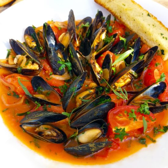 Mussels in a Garlic, White Wine & Tomato Sauce Get In The Kitchen